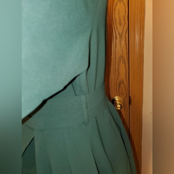 Long Sleeve Mini Wrap Dress with Belt. NWOT. Sz: L. Forest Green Color. - Picture 7 of 12